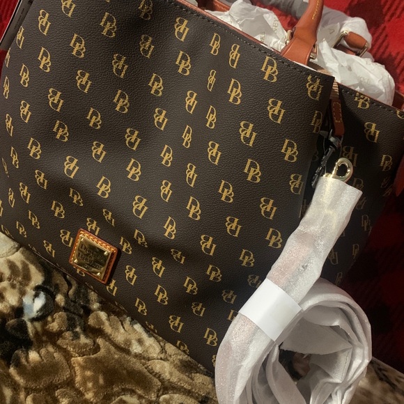 Dooney & Bourke bag💅🏽 - Picture 6 of 7